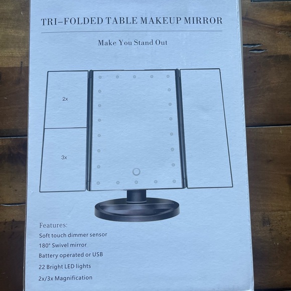 Trifold Lighted Makeup Vanity Mirror - Picture 3 of 5